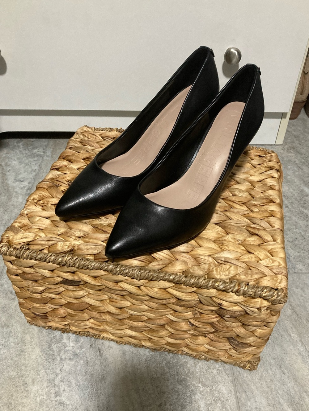 Karl Lagerfeld Black Pointed-Toe Women's Pumps